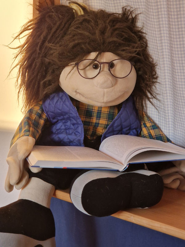 Stoffpuppe Stoffpuppe mit dem Buch